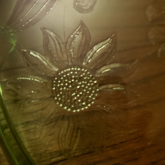 Green depression serving plate with feet.  Daisy flowers pattern Mint - Picture 6 of 10